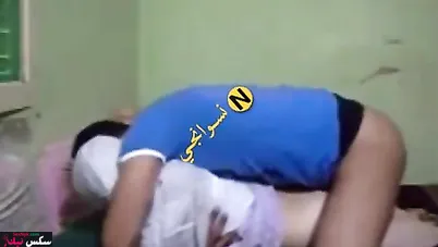 لبوة سعودي تمص زب اخوها وتبلعه كامل في كسها