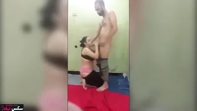 مصرية جامدة بتمص الزب وتتناك على الواقف