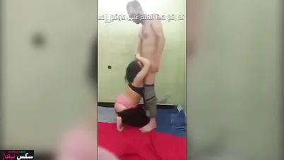 مصرية جامدة بتمص الزب وتتناك على الواقف