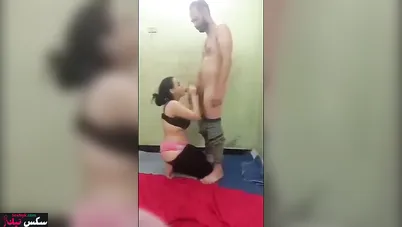 مصرية جامدة بتمص الزب وتتناك على الواقف