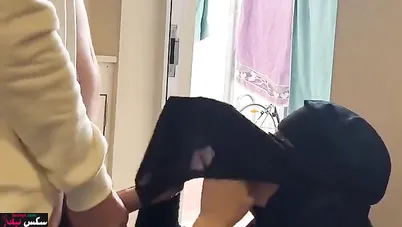 سعودية بتمص زب جارها وينيكها خلفي ويفضحها