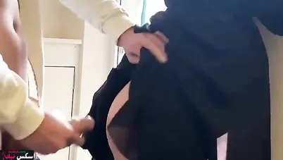 سعودية بتمص زب جارها وينيكها خلفي ويفضحها