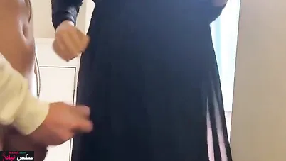 سعودية بتمص زب جارها وينيكها خلفي ويفضحها