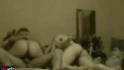 ديوث يعطي زوجته لصديقه وسهرة للنيك الجماعي