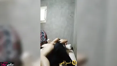 مصرية جسمها جامد بتمص الزب وتتنطط عليه