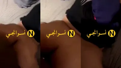 شرموطة جسمها نار بتتناك على السرير بكل عنف