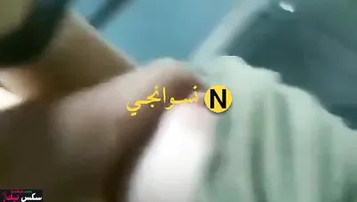 شرموطة من الصعيد حبيبها بيفشخها نيك في العربية