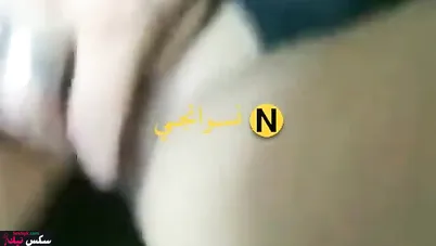 شرموطة من الصعيد حبيبها بيفشخها نيك في العربية