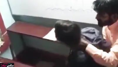 شرموطة خليجية بتتناك في المدرسة مع صديقها الهندي