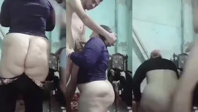 خليجية بطيز مربربة بمسك الزب وتمصه زي المحرومة