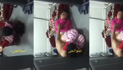 مصرية اخوها بيقلعها في الاوضة وينزل نيك فيها على السرير