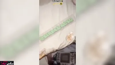 قحبة تمص الزب الكبير وتتناج بعنف وتصرخ من المتعة