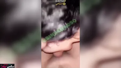 قحبة تمص الزب الكبير وتتناج بعنف وتصرخ من المتعة