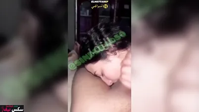 قحبة تمص الزب الكبير وتتناج بعنف وتصرخ من المتعة