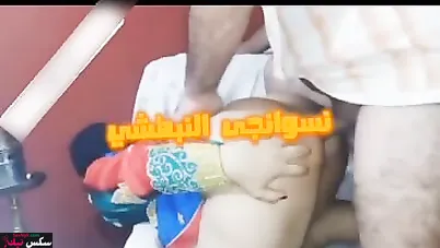 خليجية مربربة تتناك بالمال مع زبون غني وتصرخ