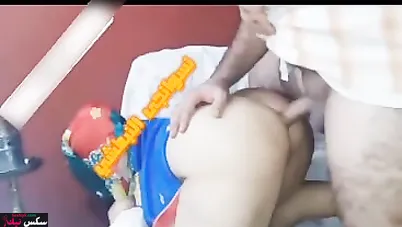 خليجية مربربة تتناك بالمال مع زبون غني وتصرخ