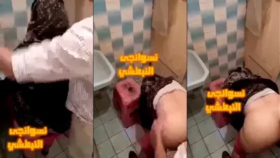 شرموطة مصرية بكس ناعم بتتفشخ خلفي في الحمام