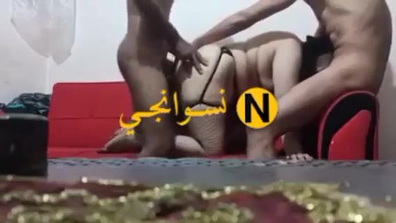 سكس جماعي مصري شابين ماسكين شرموطة وهاريينها نيك