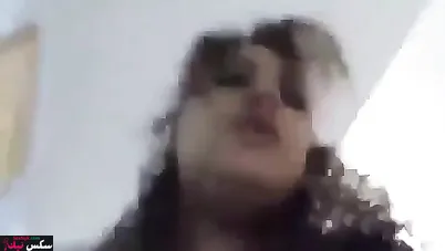 عربية ممحونه بزازها جبارة تركب الزب وتتنطط