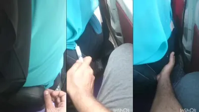 بيرفعلها الحجاب وبيحسس علي وركها وطيظها مستمتعة