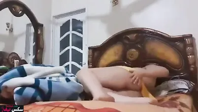 تصوير نودز علي السرير لملبن مليانه مستمتعه بالتصوير