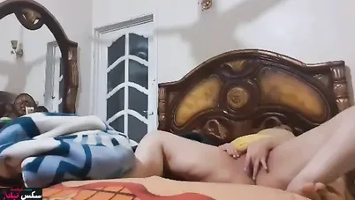 تصوير نودز علي السرير لملبن مليانه مستمتعه بالتصوير