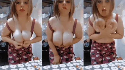 نودز مسرب لشرموطة مصرية جامدة بتعرض بزازها