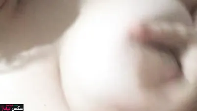 سكس مسرب لقحبة بتصور نودز ونازله في بزازها دعك