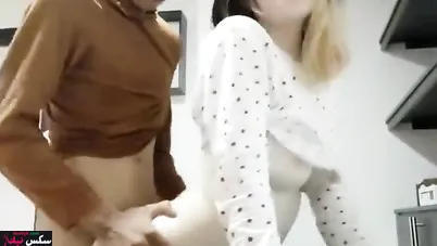 سكس مراهقة بطل بتتناك من جارها