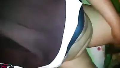 سكس مصري منزلي مسرب نيك مربربة على سريرها