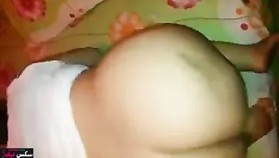 سكس مصري منزلي مسرب نيك مربربة على سريرها