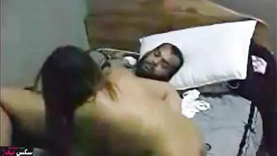 سكس مسرب من بيت دعاره في مصر شيخ زبون