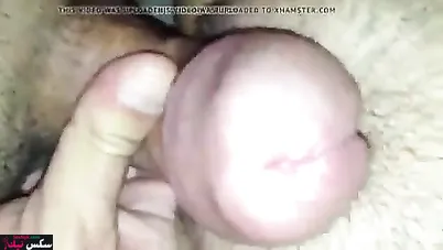 فلاحة بتمسك الزب وتحطه في كسها الهيجان
