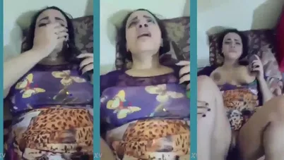 مصرية ببزاز جامدة بتتناك وهي بتكلم جوزها في التلفون