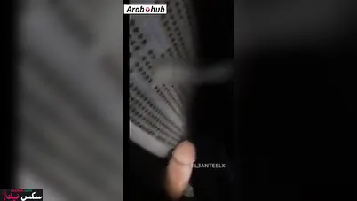 سكس تحرش في العربية من مصري بيقفش طيز مربربة