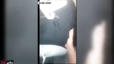 سكس تحرش في العربية من مصري بيقفش طيز مربربة