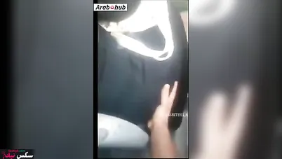 سكس تحرش في العربية من مصري بيقفش طيز مربربة