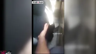 سكس تحرش في العربية من مصري بيقفش طيز مربربة