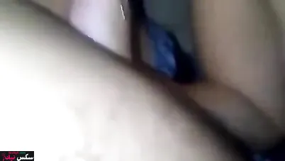 الممحونة ماسكه الزب ونازله فيه مص بكل هيجان