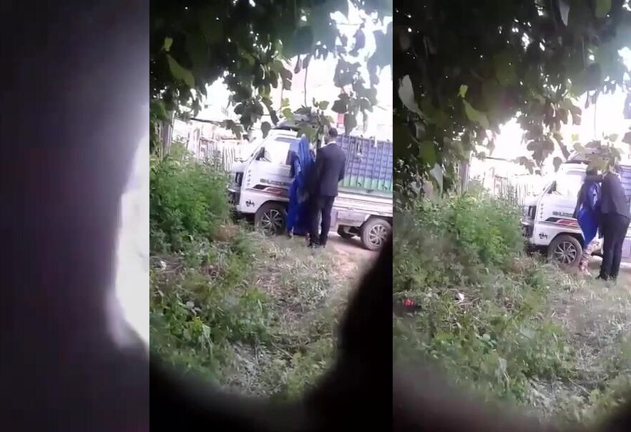 مغربية تتفشح مع مدير المصنع وهو ينيكها في الشارع