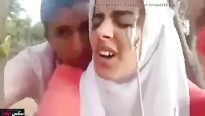 محجبة مغربية تتناك خفي في الحديقة مع حبيبها