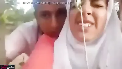 محجبة مغربية تتناك خفي في الحديقة مع حبيبها