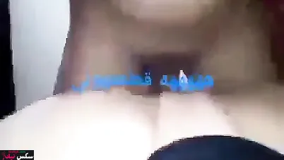 لبوة جزائرية بتفتح كسها وتبلع الزب كامل وتصرخ