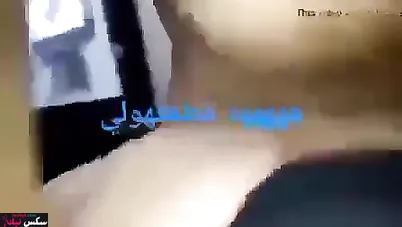 لبوة جزائرية بتفتح كسها وتبلع الزب كامل وتصرخ