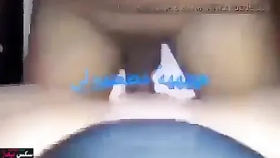 لبوة جزائرية بتفتح كسها وتبلع الزب كامل وتصرخ