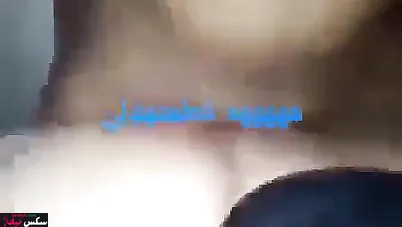 لبوة جزائرية بتفتح كسها وتبلع الزب كامل وتصرخ