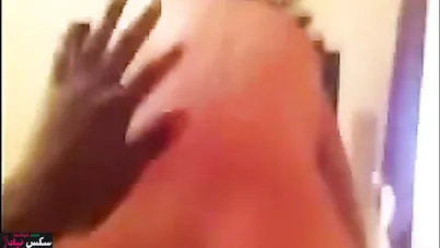 الشرموطة بتتناك من جارها وتقوله جيبهم على ترمتي