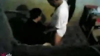 صعيدي واخد جارته المربربة البيت وفاشخ طيزها نيك