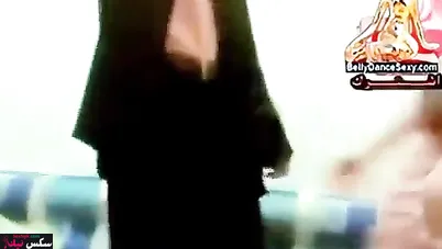 سكس مصري رقص وبوس لشرموطة مربربة مع مديرها