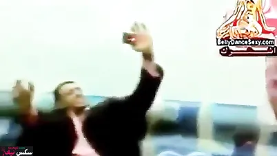 سكس مصري رقص وبوس لشرموطة مربربة مع مديرها